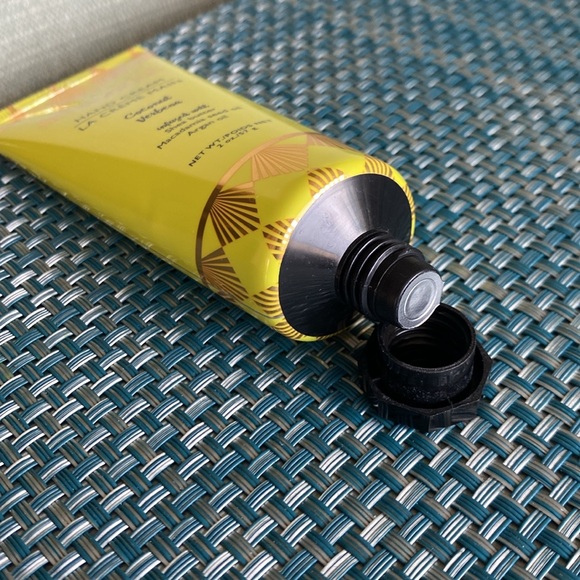 SPONGELLE Hand Creme in Coconut Verbena - Picture 2 of 3